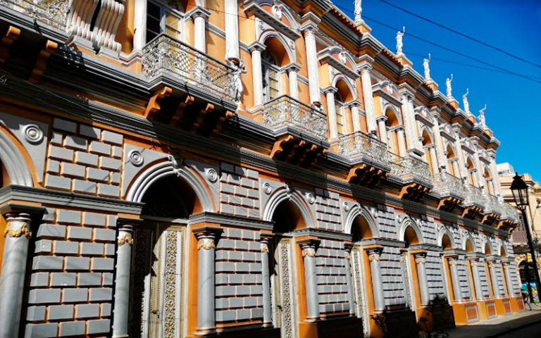 Casa Dorada (Casa de la Cultura), monumento nacional de Tarija - Bolivia